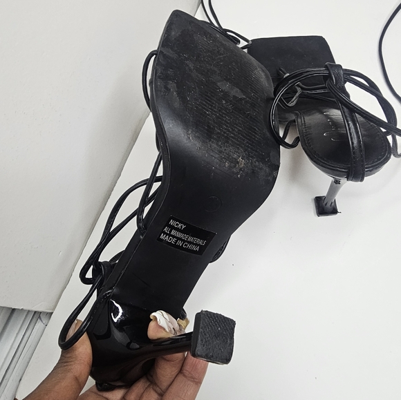 Mixx Shuz Black Strappy Thong Stiletto Heel Sandals - Size 7.5 Square Toe - Picture 8 of 9